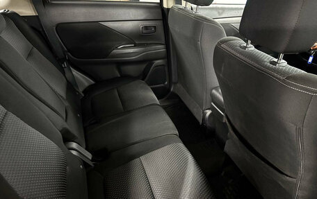 Mitsubishi Outlander III рестайлинг 3, 2018 год, 1 749 000 рублей, 19 фотография