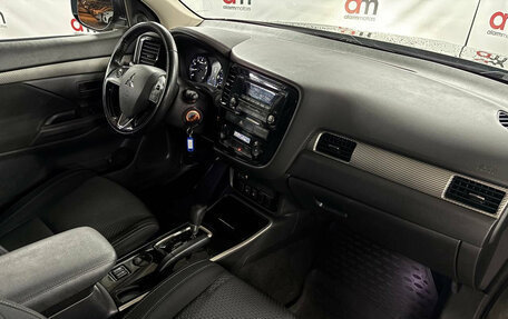 Mitsubishi Outlander III рестайлинг 3, 2018 год, 1 749 000 рублей, 12 фотография