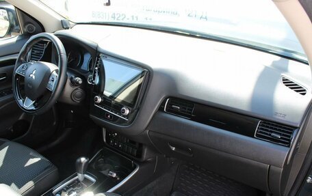 Mitsubishi Outlander III рестайлинг 3, 2021 год, 2 259 000 рублей, 11 фотография