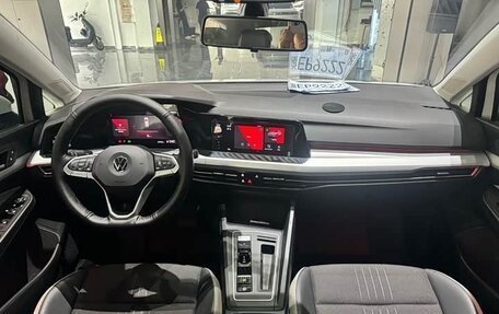 Volkswagen Golf VIII, 2023 год, 1 520 000 рублей, 9 фотография
