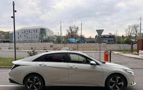 Hyundai Elantra, 2022 год, 1 620 000 рублей, 4 фотография