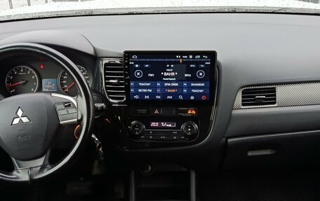 Mitsubishi Outlander III рестайлинг 3, 2013 год, 1 575 000 рублей, 10 фотография