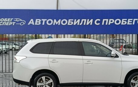 Mitsubishi Outlander III рестайлинг 3, 2013 год, 1 575 000 рублей, 9 фотография