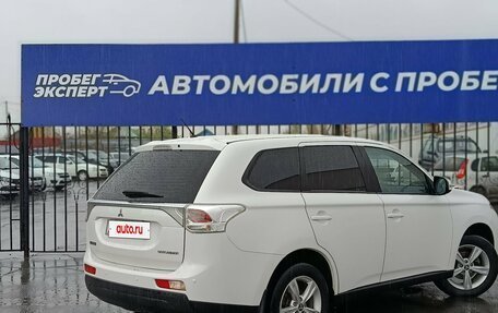 Mitsubishi Outlander III рестайлинг 3, 2013 год, 1 575 000 рублей, 7 фотография