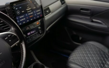 Mitsubishi Outlander III рестайлинг 3, 2013 год, 1 575 000 рублей, 4 фотография
