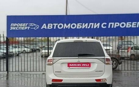 Mitsubishi Outlander III рестайлинг 3, 2013 год, 1 575 000 рублей, 8 фотография