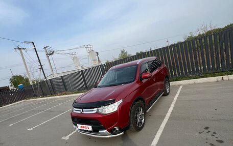 Mitsubishi Outlander III рестайлинг 3, 2014 год, 1 600 000 рублей, 2 фотография