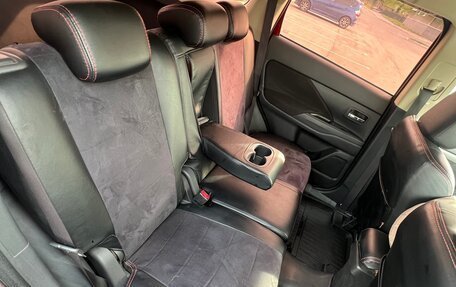 Mitsubishi Outlander III рестайлинг 3, 2014 год, 1 600 000 рублей, 10 фотография
