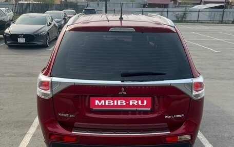 Mitsubishi Outlander III рестайлинг 3, 2014 год, 1 600 000 рублей, 12 фотография