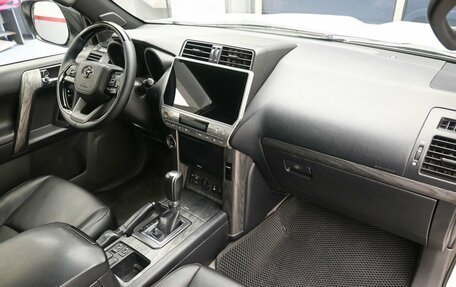 Toyota Land Cruiser Prado 150 рестайлинг 2, 2013 год, 2 979 000 рублей, 8 фотография