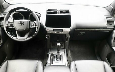 Toyota Land Cruiser Prado 150 рестайлинг 2, 2013 год, 2 979 000 рублей, 9 фотография