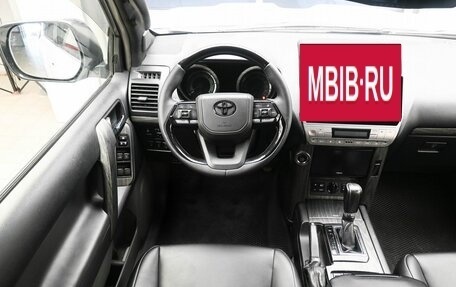 Toyota Land Cruiser Prado 150 рестайлинг 2, 2013 год, 2 979 000 рублей, 10 фотография