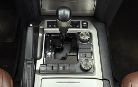 Toyota Land Cruiser 200, 2016 год, 5 190 008 рублей, 31 фотография