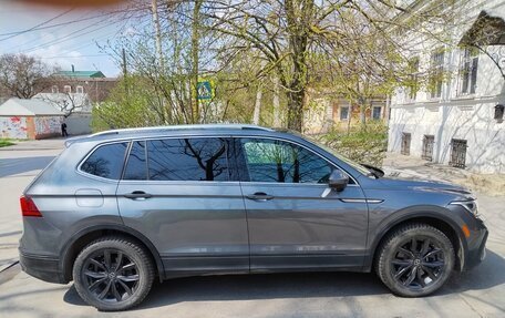 Volkswagen Tiguan II, 2021 год, 3 800 000 рублей, 3 фотография