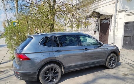 Volkswagen Tiguan II, 2021 год, 3 800 000 рублей, 2 фотография