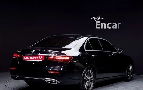 Mercedes-Benz E-Класс, 2023 год, 5 000 000 рублей, 3 фотография