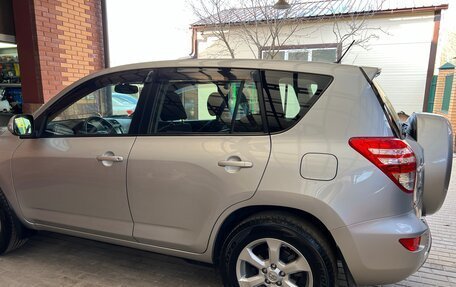 Toyota RAV4, 2011 год, 2 300 000 рублей, 3 фотография