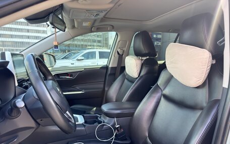 Toyota RAV4, 2019 год, 2 950 000 рублей, 11 фотография