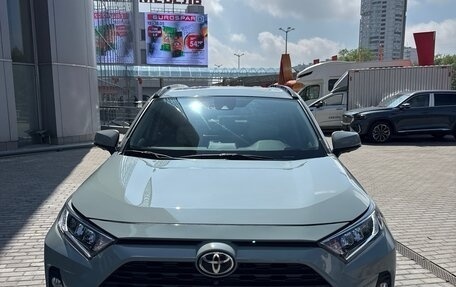 Toyota RAV4, 2019 год, 2 950 000 рублей, 15 фотография