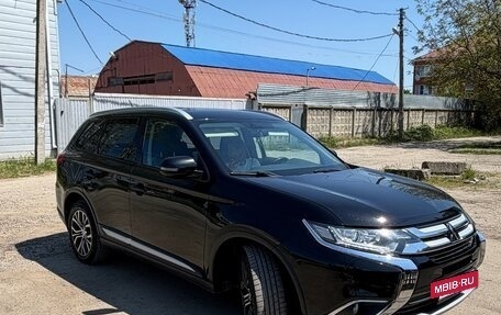 Mitsubishi Outlander III рестайлинг 3, 2015 год, 2 000 000 рублей, 3 фотография