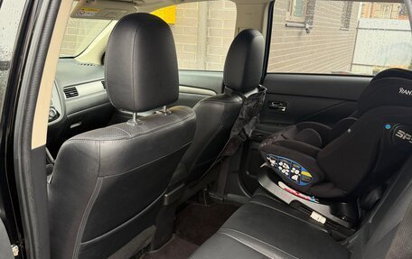 Mitsubishi Outlander III рестайлинг 3, 2015 год, 2 000 000 рублей, 10 фотография