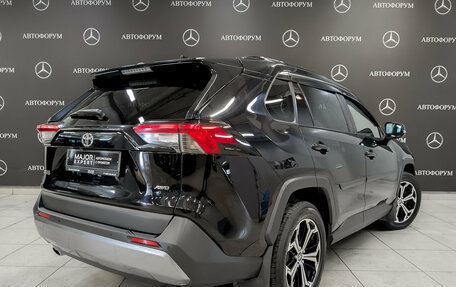 Toyota RAV4, 2021 год, 3 850 000 рублей, 5 фотография