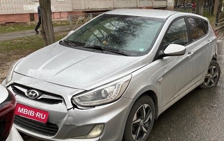 Hyundai Solaris II рестайлинг, 2013 год, 400 000 рублей, 2 фотография