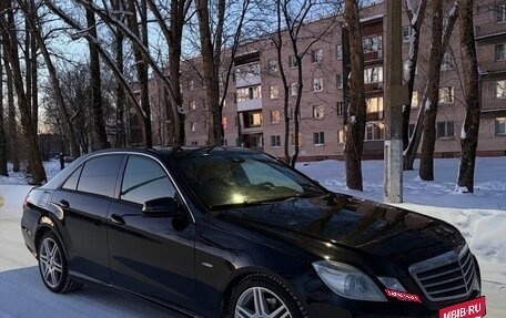 Mercedes-Benz E-Класс, 2010 год, 950 000 рублей, 2 фотография