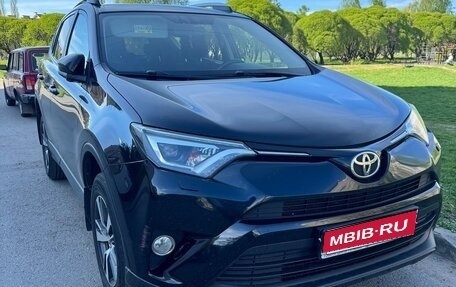 Toyota RAV4, 2018 год, 2 400 000 рублей, 1 фотография