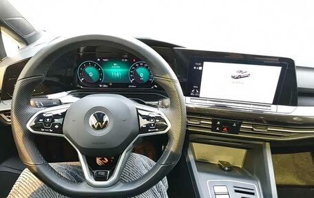 Volkswagen Golf VIII, 2022 год, 1 975 000 рублей, 13 фотография