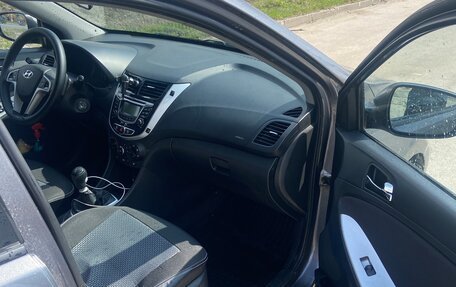 Hyundai Solaris II рестайлинг, 2011 год, 550 000 рублей, 11 фотография