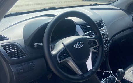 Hyundai Solaris II рестайлинг, 2011 год, 550 000 рублей, 8 фотография