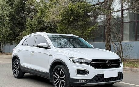Volkswagen T-Roc I, 2023 год, 1 845 000 рублей, 3 фотография