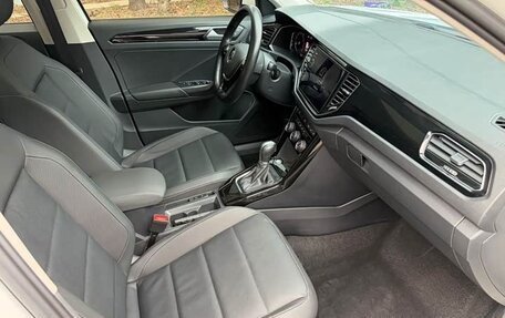 Volkswagen T-Roc I, 2023 год, 1 845 000 рублей, 10 фотография