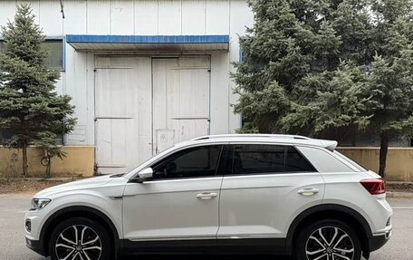 Volkswagen T-Roc I, 2023 год, 1 845 000 рублей, 8 фотография