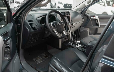 Toyota Land Cruiser Prado 150 рестайлинг 2, 2013 год, 2 590 000 рублей, 6 фотография