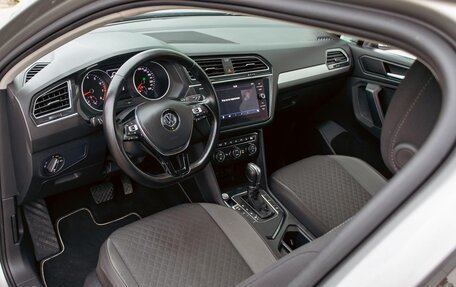 Volkswagen Tiguan II, 2019 год, 1 745 000 рублей, 13 фотография