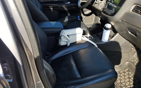 Mitsubishi Outlander III рестайлинг 3, 2012 год, 1 400 000 рублей, 7 фотография