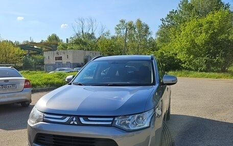 Mitsubishi Outlander III рестайлинг 3, 2012 год, 1 400 000 рублей, 4 фотография