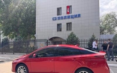 Toyota Prius IV XW50, 2019 год, 1 975 000 рублей, 1 фотография