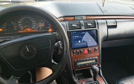 Mercedes-Benz E-Класс, 1998 год, 350 000 рублей, 2 фотография