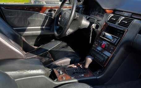 Mercedes-Benz E-Класс, 1998 год, 350 000 рублей, 21 фотография