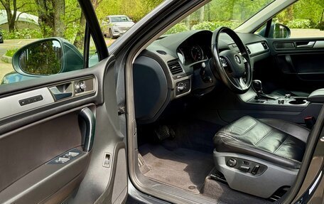 Volkswagen Touareg III, 2011 год, 2 390 000 рублей, 11 фотография