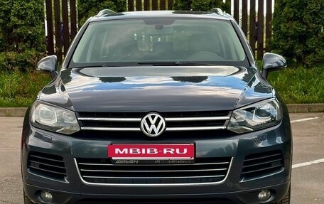 Volkswagen Touareg III, 2011 год, 2 390 000 рублей, 2 фотография