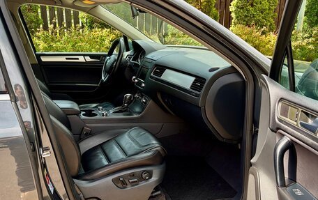 Volkswagen Touareg III, 2011 год, 2 390 000 рублей, 16 фотография