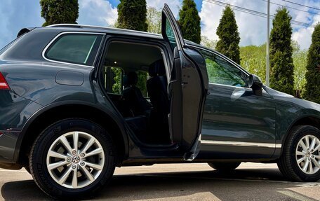 Volkswagen Touareg III, 2011 год, 2 390 000 рублей, 21 фотография