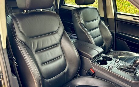 Volkswagen Touareg III, 2011 год, 2 390 000 рублей, 19 фотография