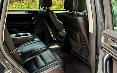Volkswagen Touareg III, 2011 год, 2 390 000 рублей, 22 фотография