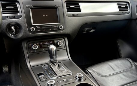Volkswagen Touareg III, 2011 год, 2 390 000 рублей, 30 фотография