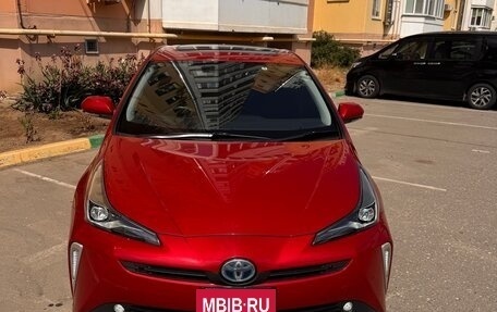 Toyota Prius IV XW50, 2019 год, 1 975 000 рублей, 4 фотография
